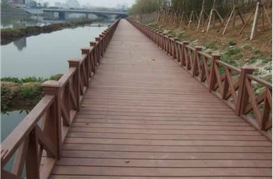 防腐木棧道